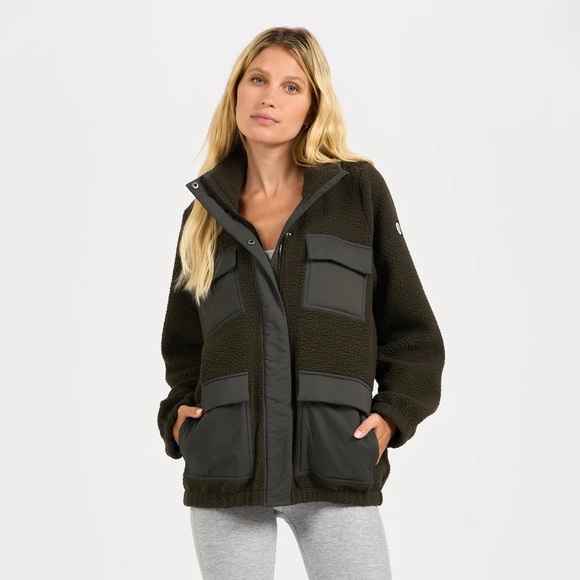 Vuori Utility Sherpa Jacket - Picture 2 of 11